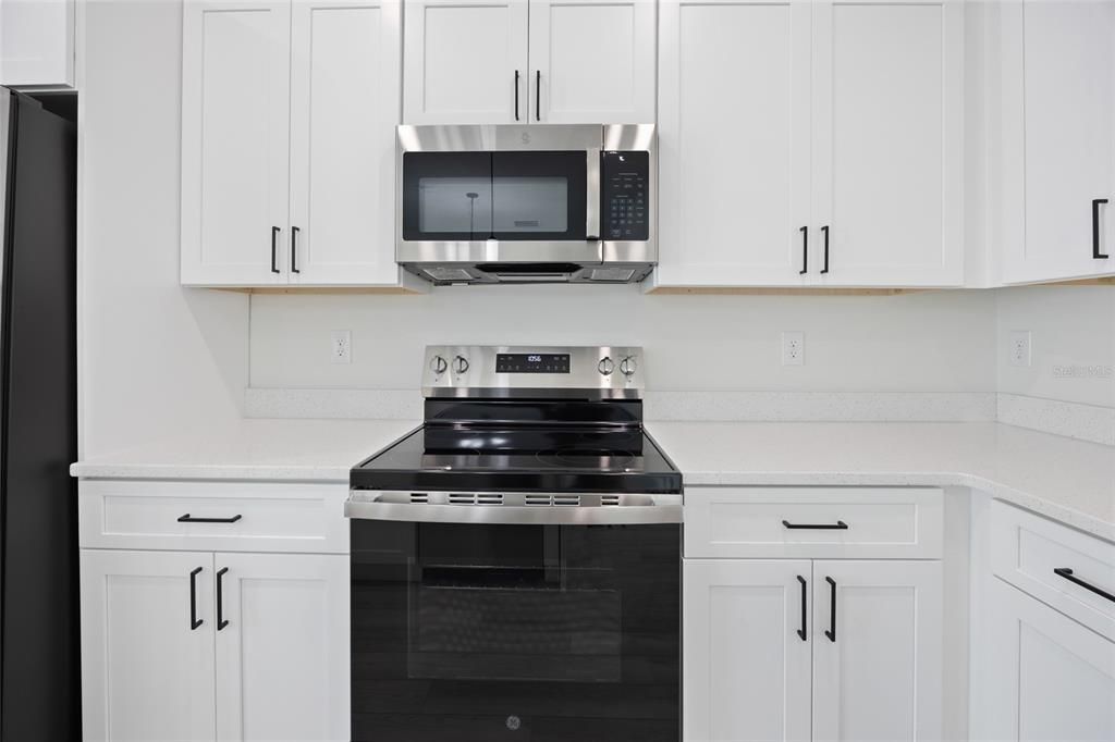 For Sale: $299,900 (4 beds, 2 baths, 1679 Square Feet)