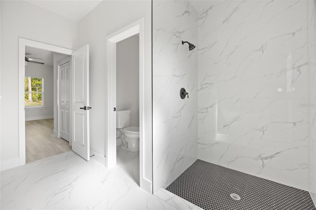 For Sale: $299,900 (4 beds, 2 baths, 1679 Square Feet)