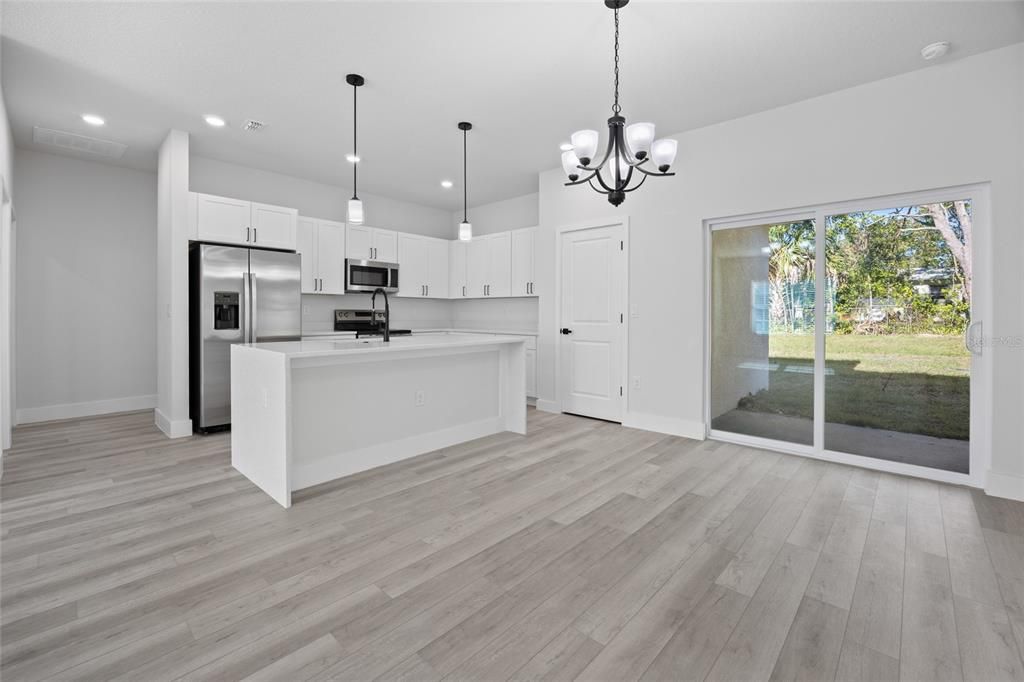 For Sale: $299,900 (4 beds, 2 baths, 1679 Square Feet)