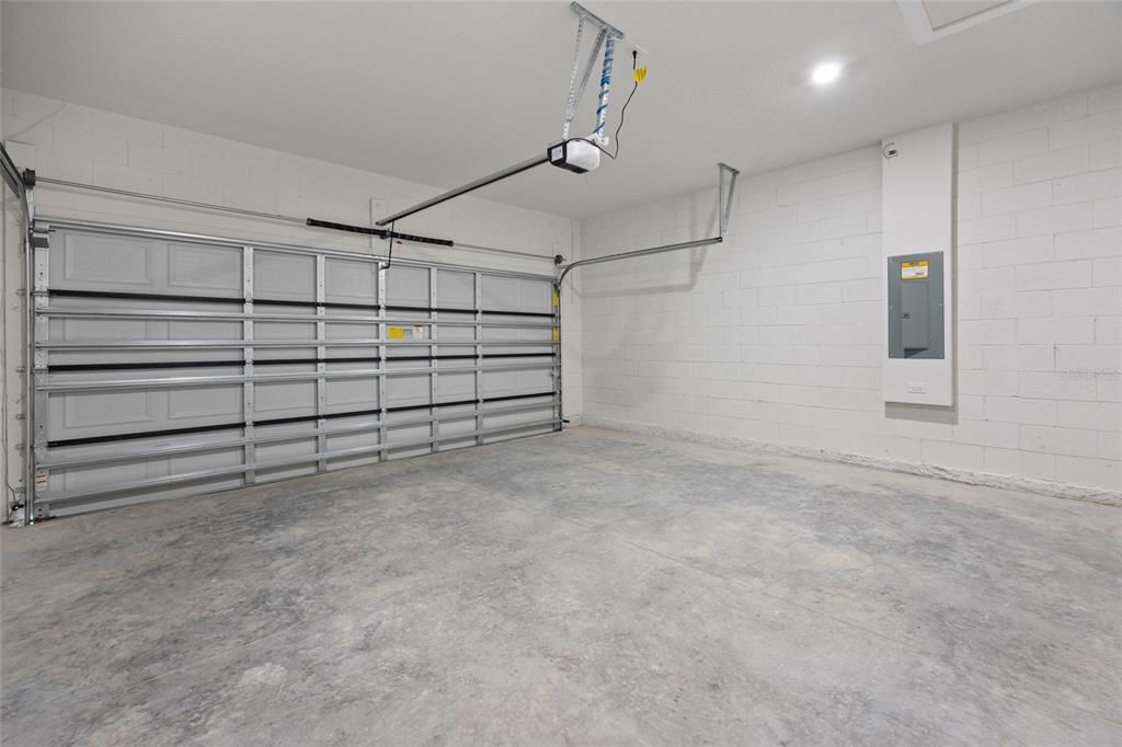 For Sale: $299,900 (4 beds, 2 baths, 1679 Square Feet)