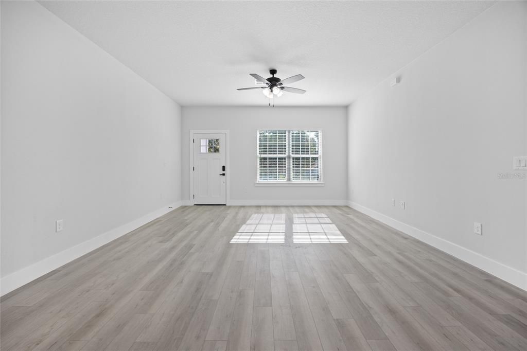 For Sale: $299,900 (4 beds, 2 baths, 1679 Square Feet)