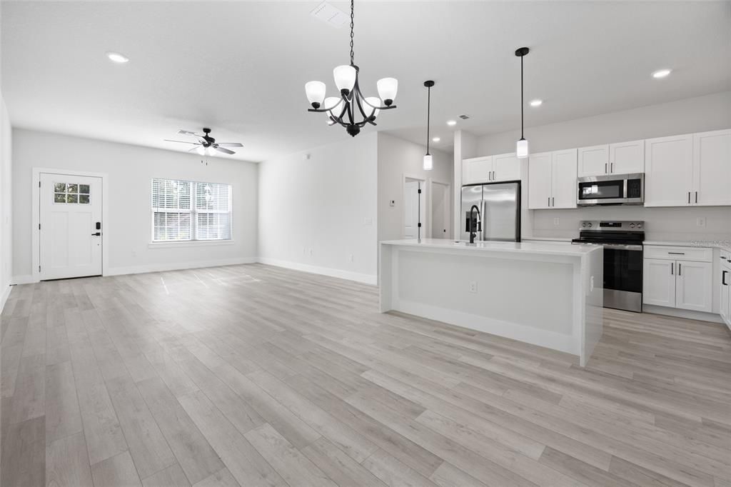 For Sale: $299,900 (4 beds, 2 baths, 1679 Square Feet)