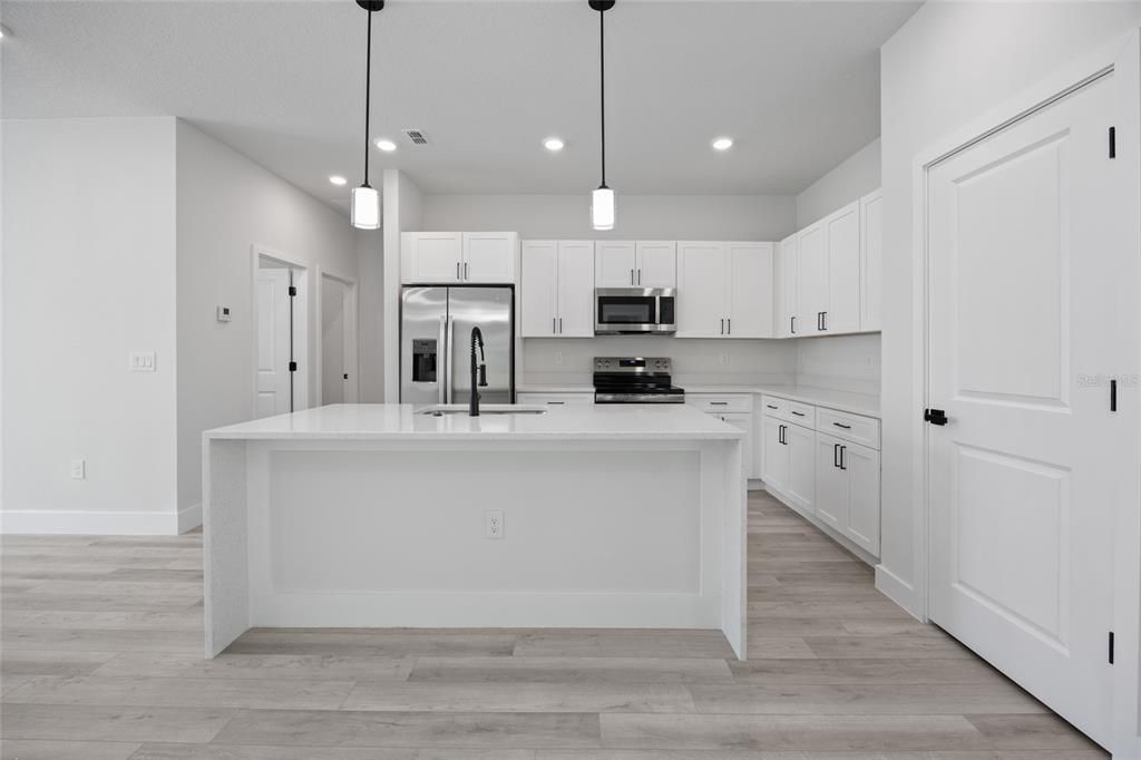 For Sale: $299,900 (4 beds, 2 baths, 1679 Square Feet)