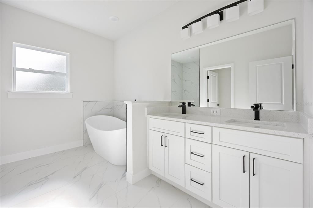 For Sale: $299,900 (4 beds, 2 baths, 1679 Square Feet)