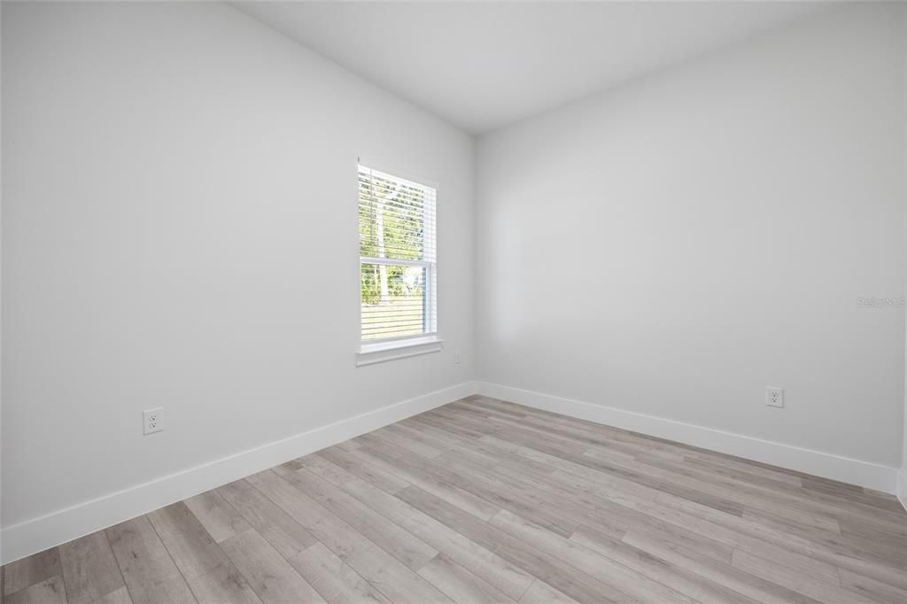 For Sale: $299,900 (4 beds, 2 baths, 1679 Square Feet)