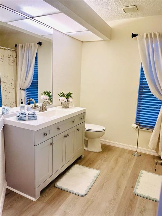 Active With Contract: $379,800 (3 beds, 2 baths, 1787 Square Feet)