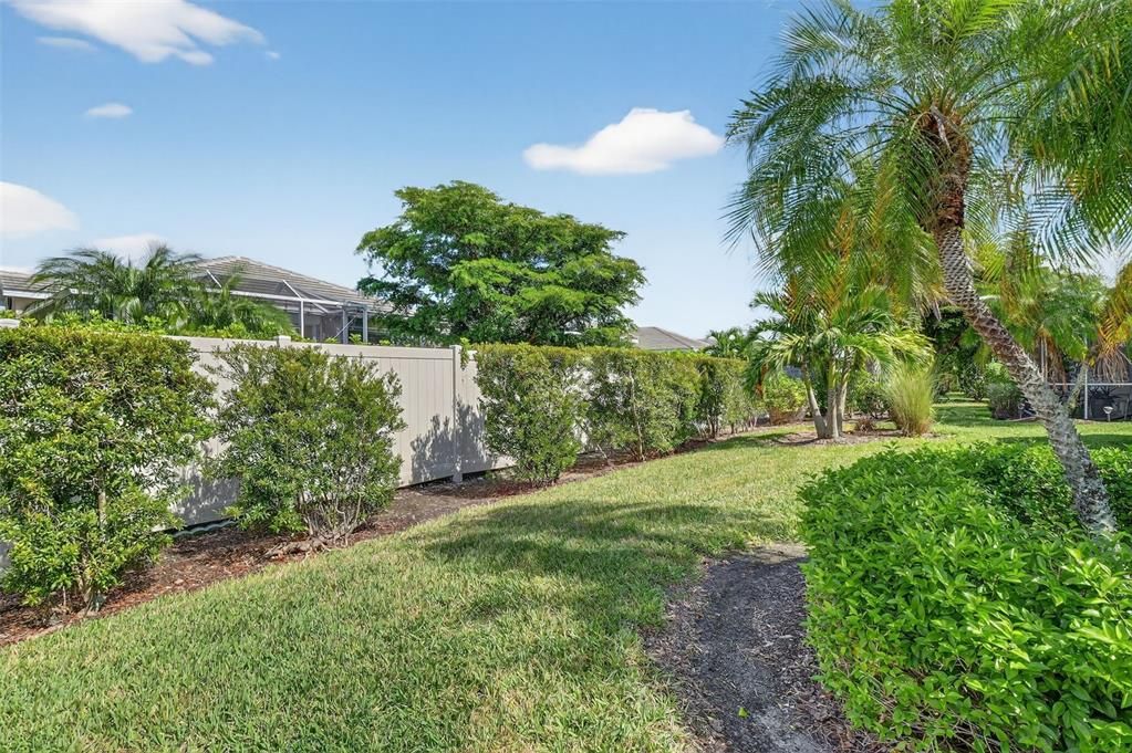 For Sale: $349,000 (2 beds, 2 baths, 1672 Square Feet)