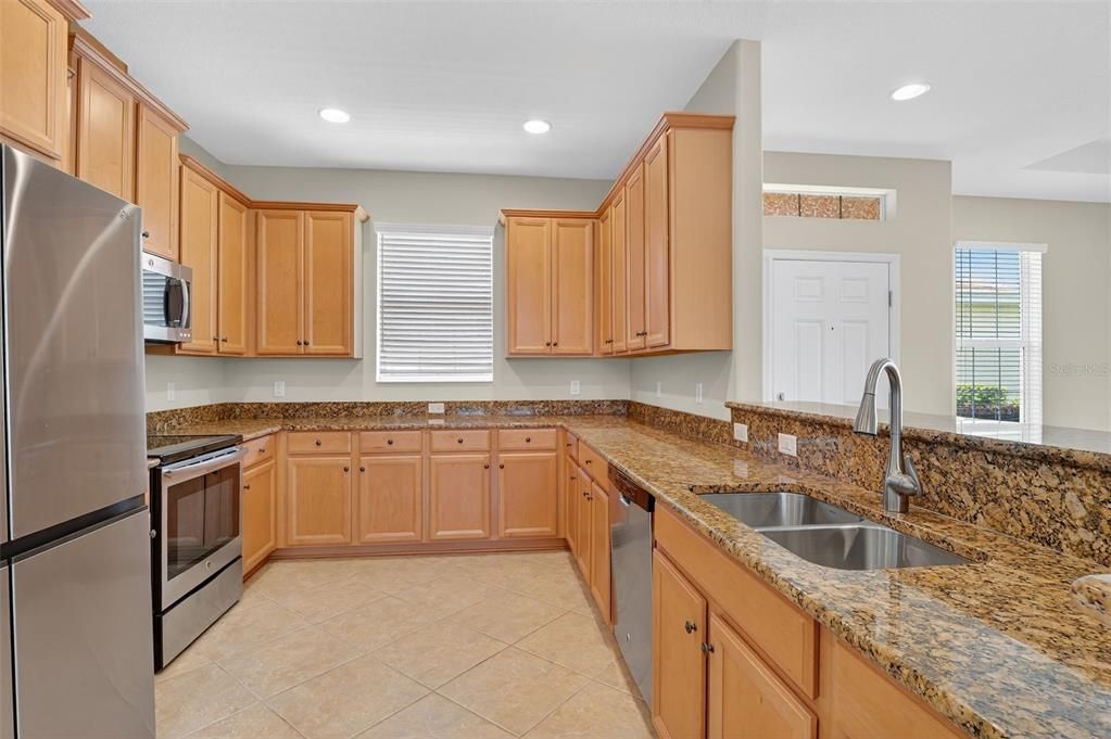 For Sale: $349,000 (2 beds, 2 baths, 1672 Square Feet)