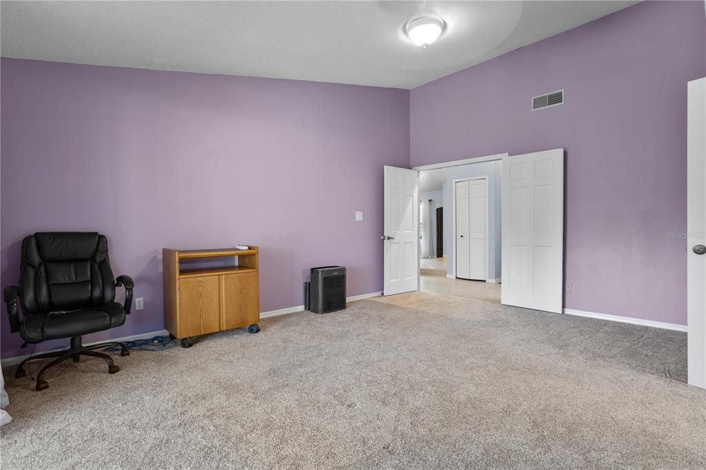 待售: $550,000 (4 贝兹, 2 浴室, 2330 平方英尺)