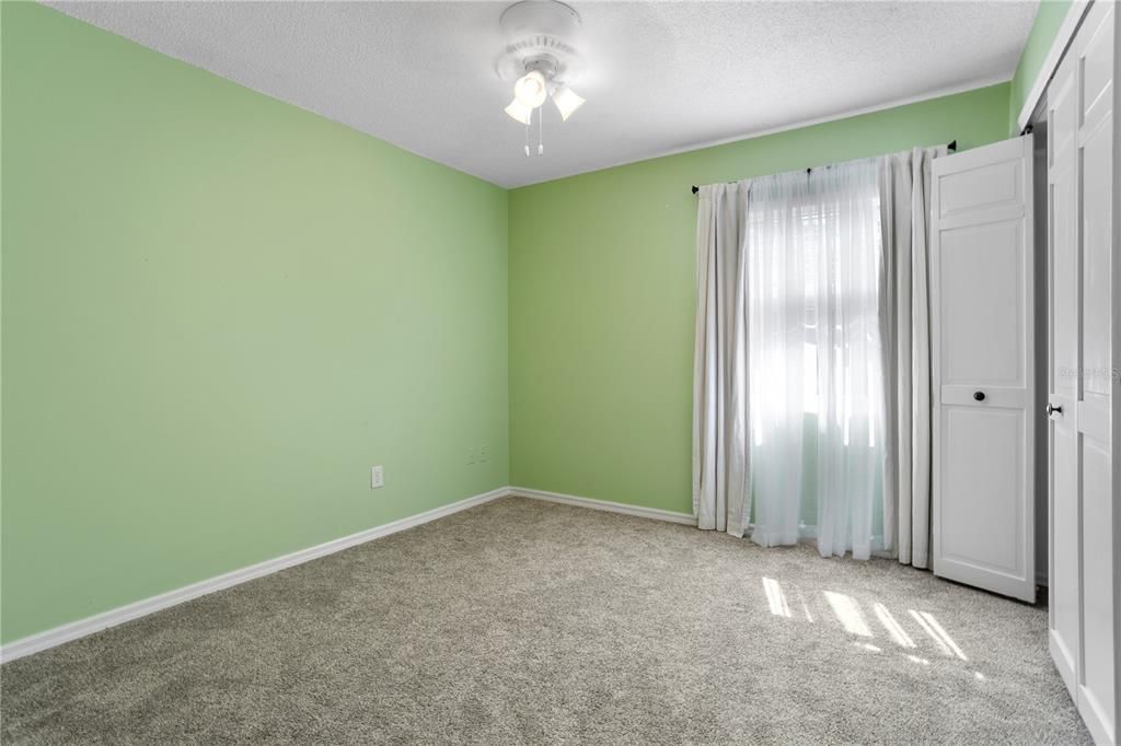 待售: $550,000 (4 贝兹, 2 浴室, 2330 平方英尺)