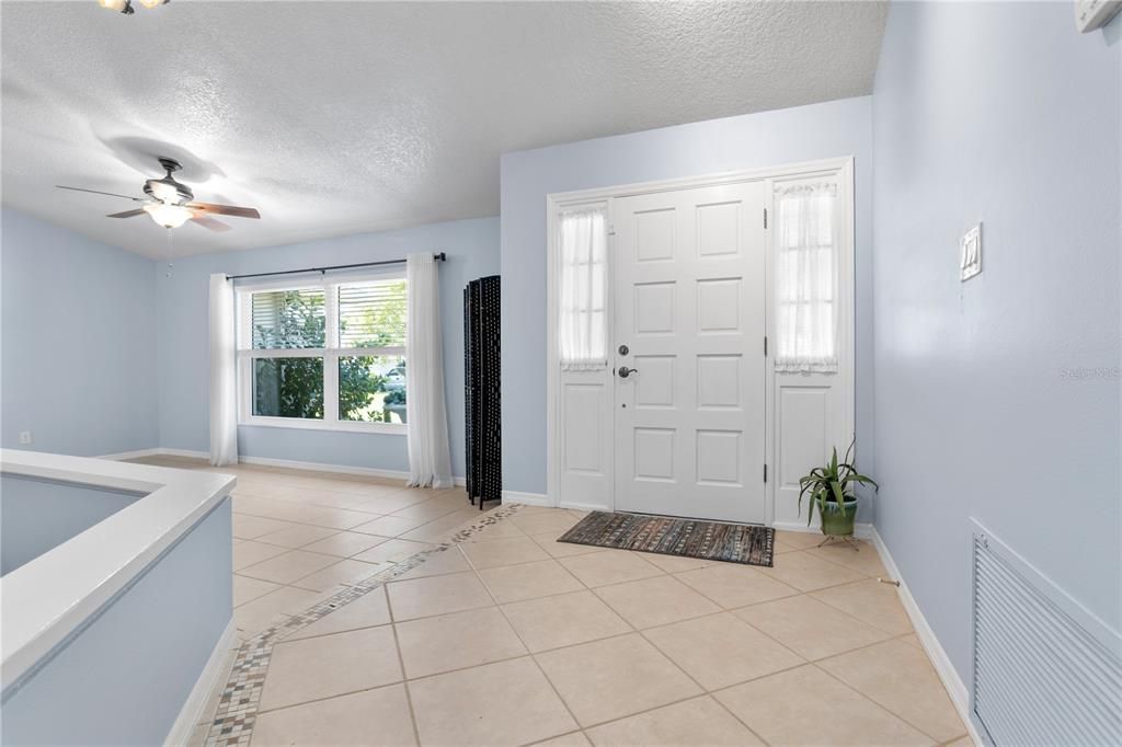 待售: $550,000 (4 贝兹, 2 浴室, 2330 平方英尺)