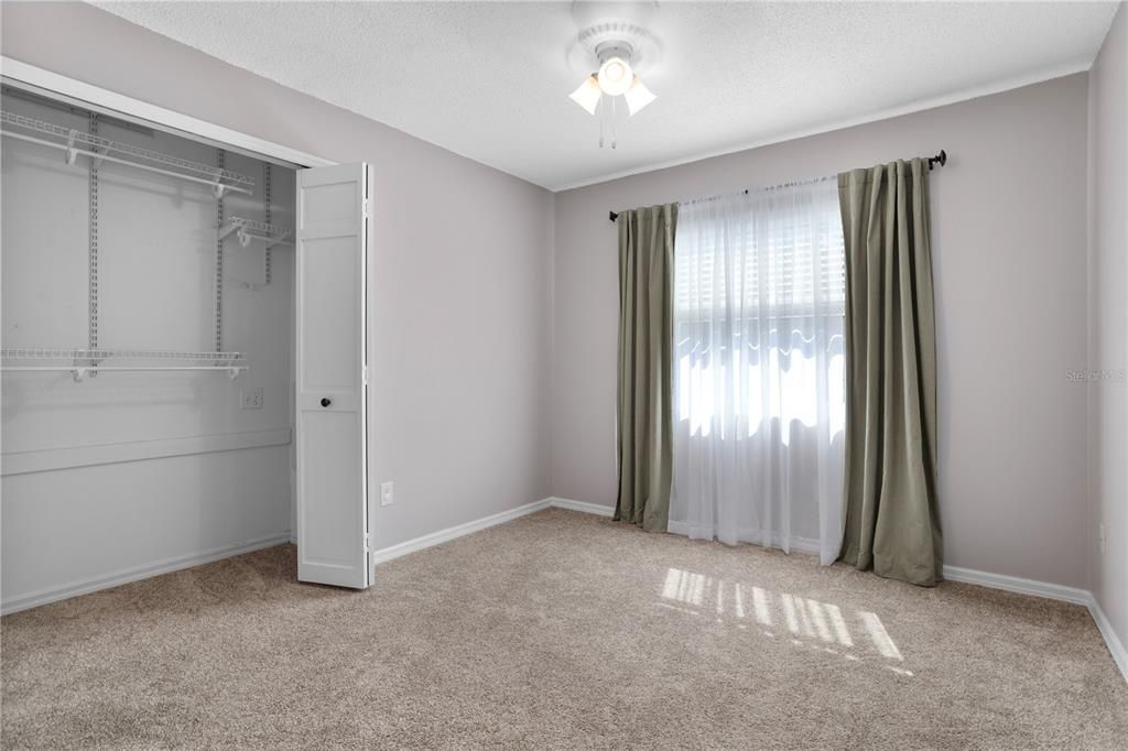 待售: $550,000 (4 贝兹, 2 浴室, 2330 平方英尺)