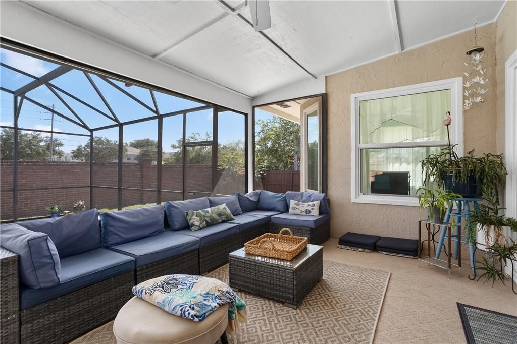 待售: $550,000 (4 贝兹, 2 浴室, 2330 平方英尺)