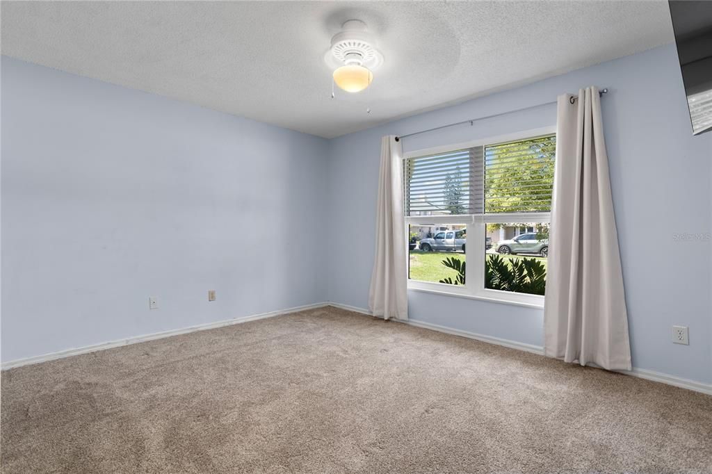 待售: $550,000 (4 贝兹, 2 浴室, 2330 平方英尺)