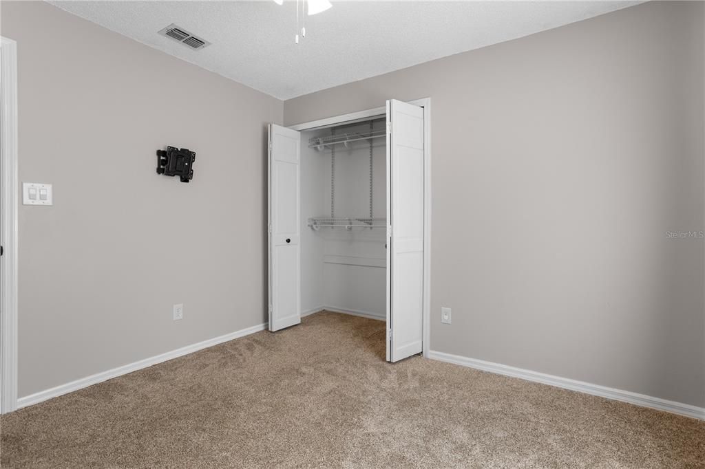 待售: $550,000 (4 贝兹, 2 浴室, 2330 平方英尺)