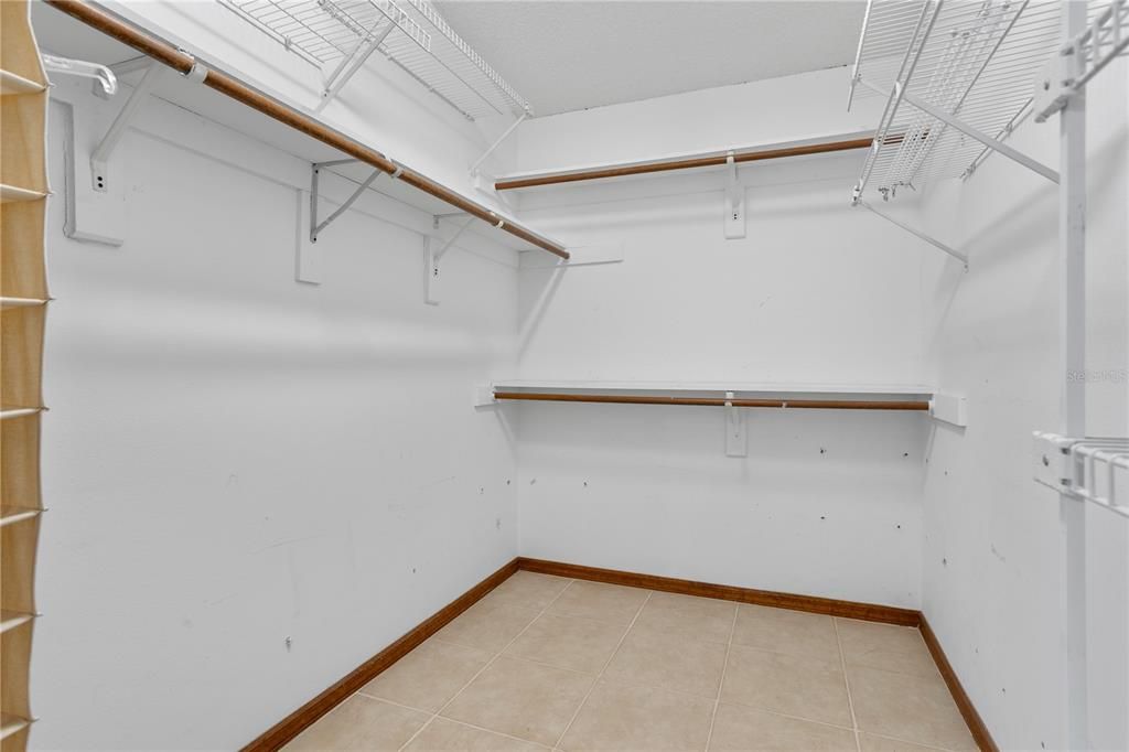 待售: $550,000 (4 贝兹, 2 浴室, 2330 平方英尺)