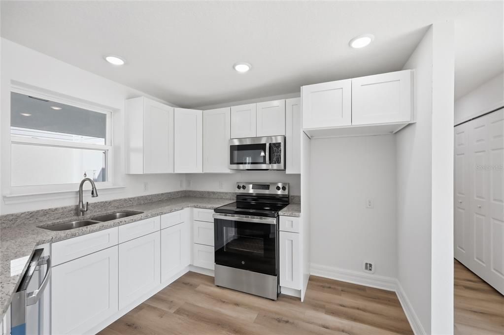 На продажу: $239,900 (3 спален, 2 ванн, 1414 Квадратных фут)