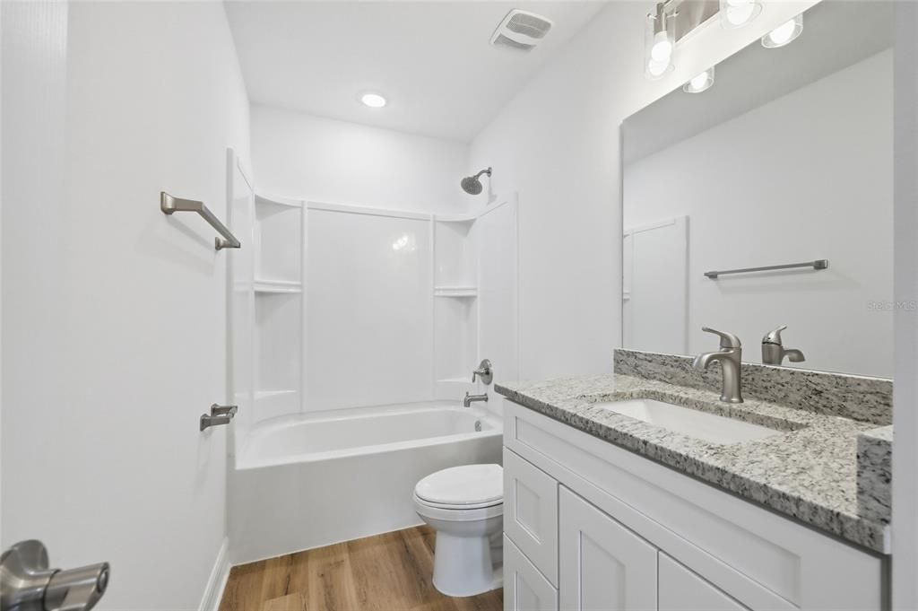 На продажу: $239,900 (3 спален, 2 ванн, 1414 Квадратных фут)