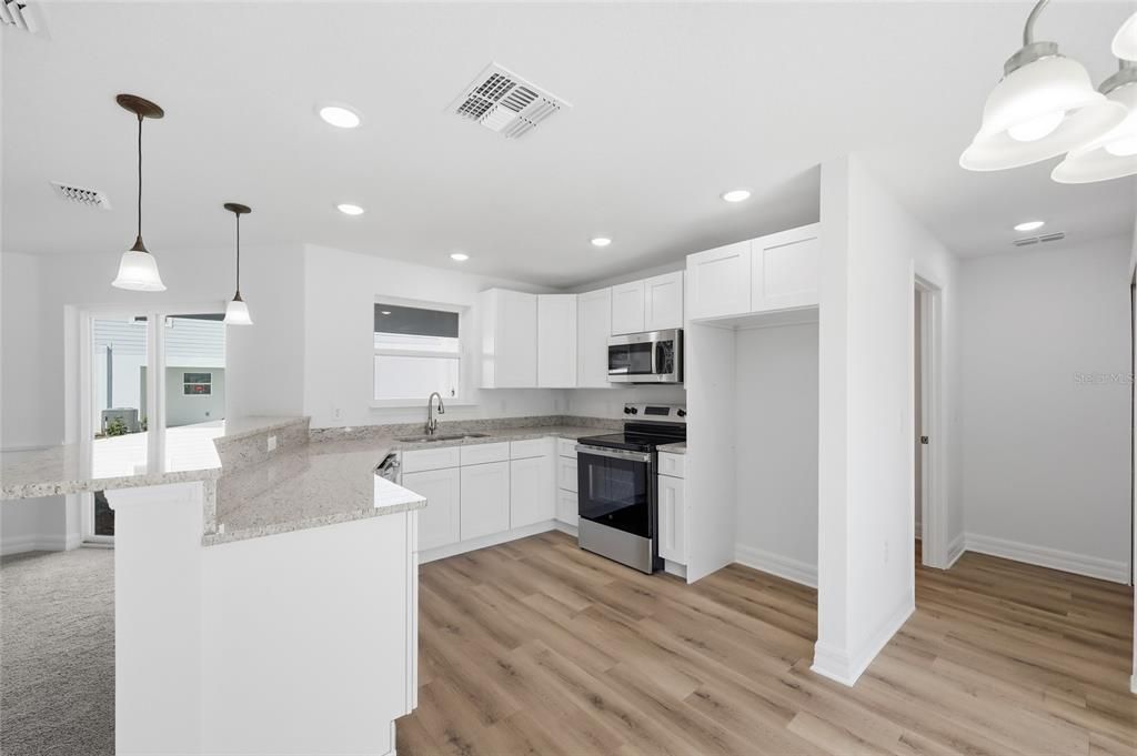 На продажу: $239,900 (3 спален, 2 ванн, 1414 Квадратных фут)