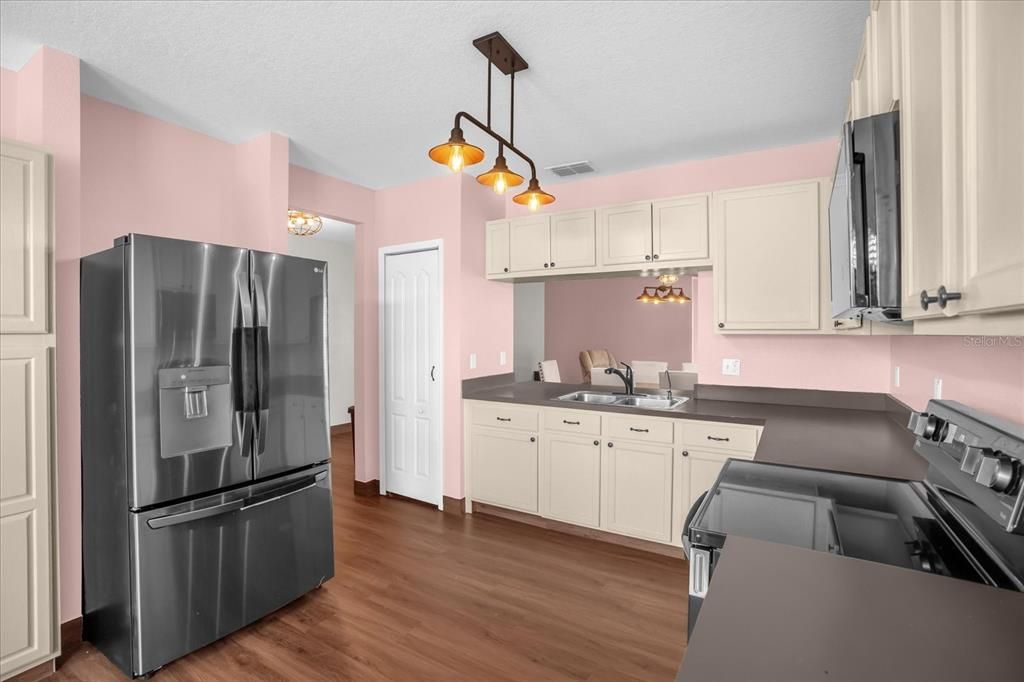 На продажу: $275,000 (3 спален, 2 ванн, 1750 Квадратных фут)