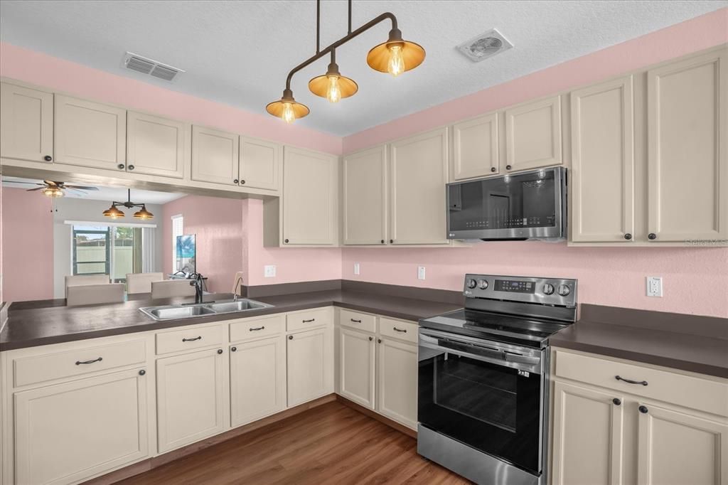 На продажу: $275,000 (3 спален, 2 ванн, 1750 Квадратных фут)