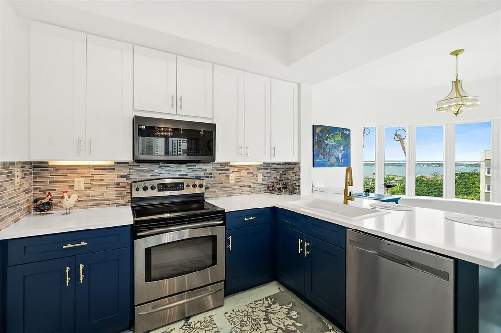 For Sale: $699,000 (3 beds, 3 baths, 2480 Square Feet)