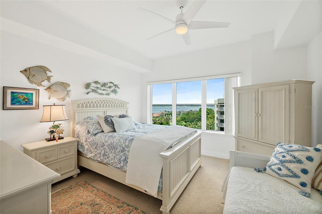 For Sale: $699,000 (3 beds, 3 baths, 2480 Square Feet)