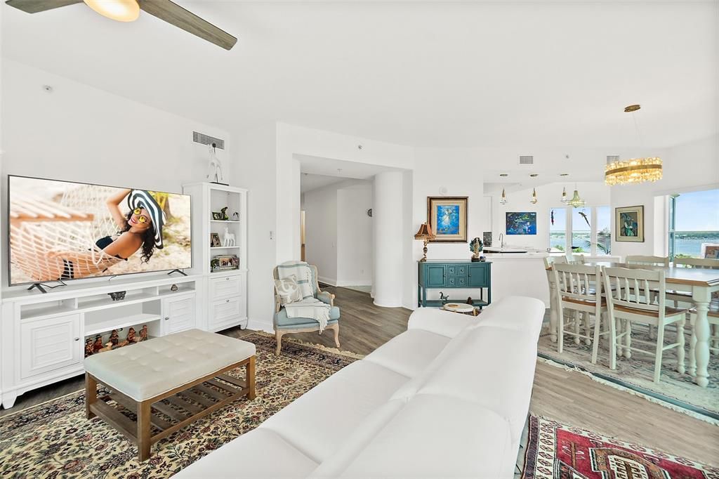 For Sale: $699,000 (3 beds, 3 baths, 2480 Square Feet)