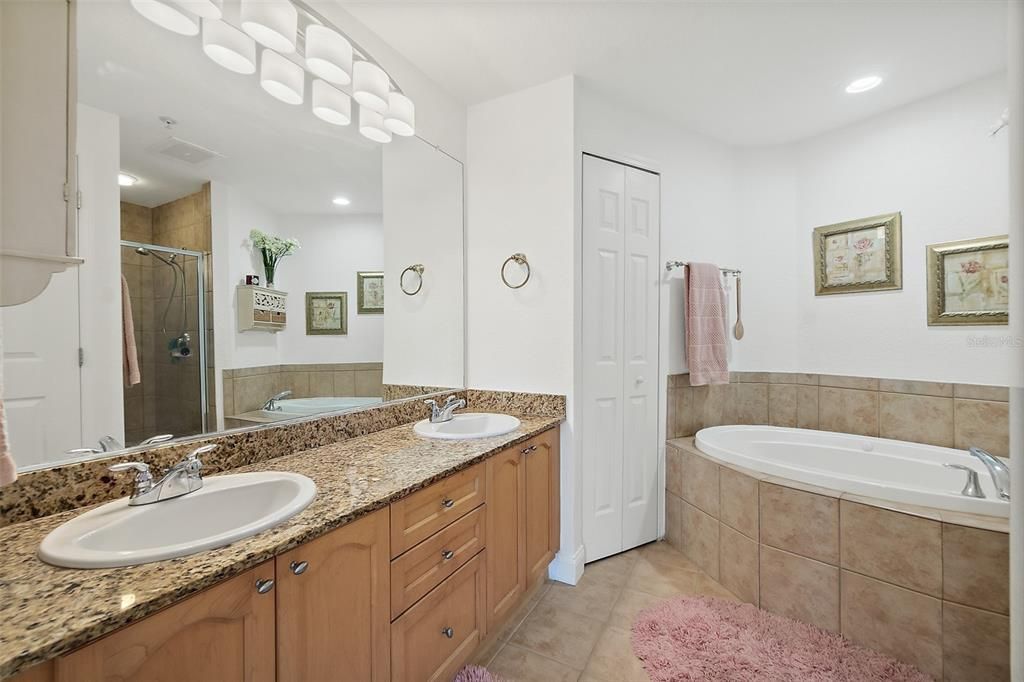 For Sale: $699,000 (3 beds, 3 baths, 2480 Square Feet)