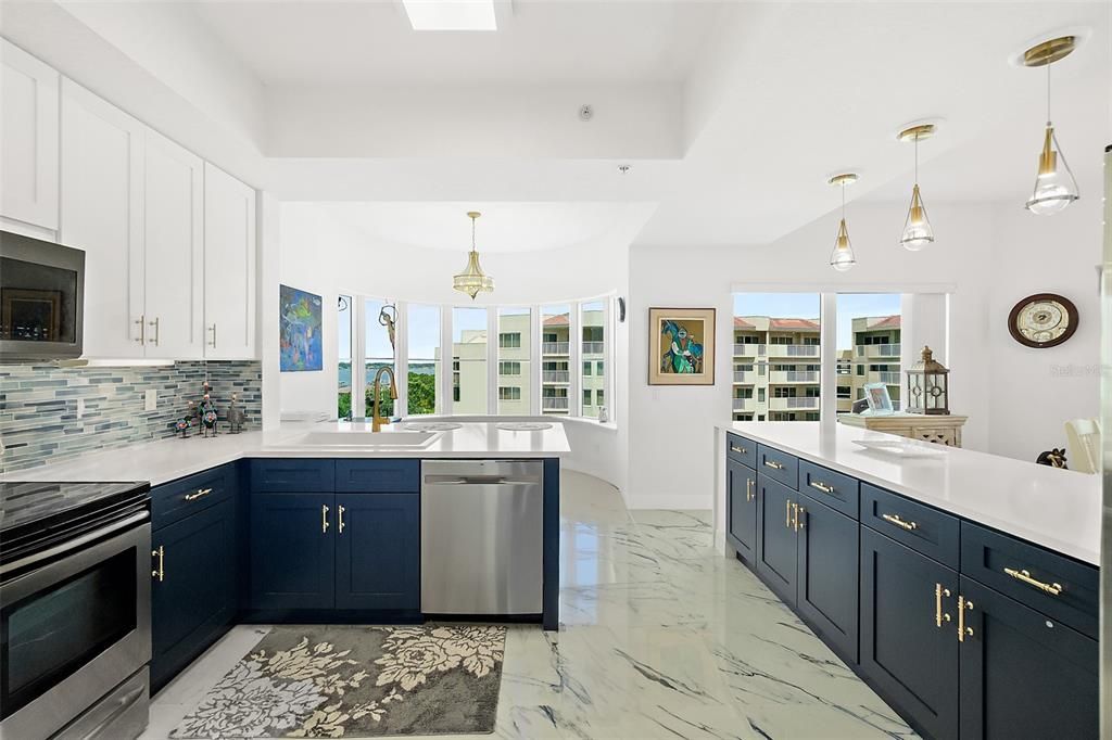 For Sale: $699,000 (3 beds, 3 baths, 2480 Square Feet)