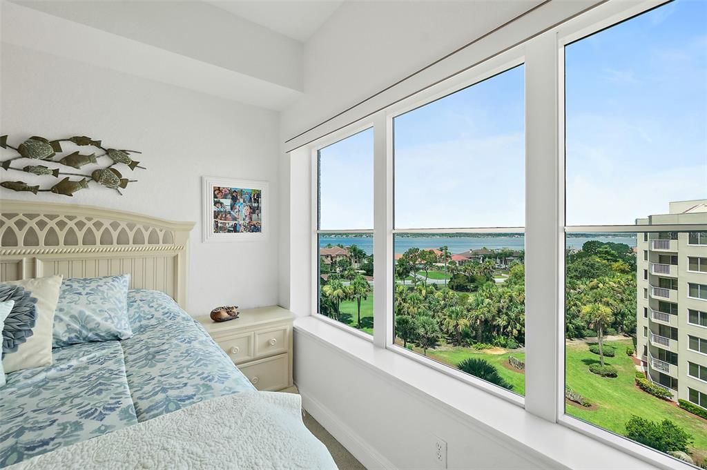 For Sale: $699,000 (3 beds, 3 baths, 2480 Square Feet)