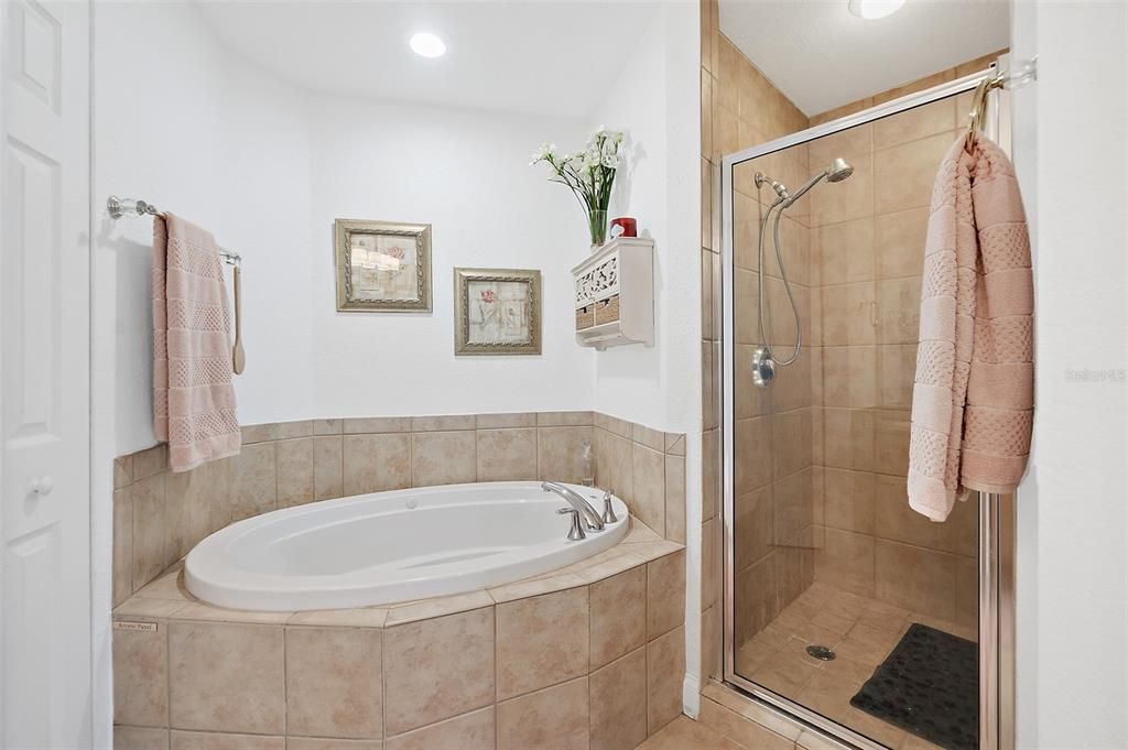 For Sale: $699,000 (3 beds, 3 baths, 2480 Square Feet)