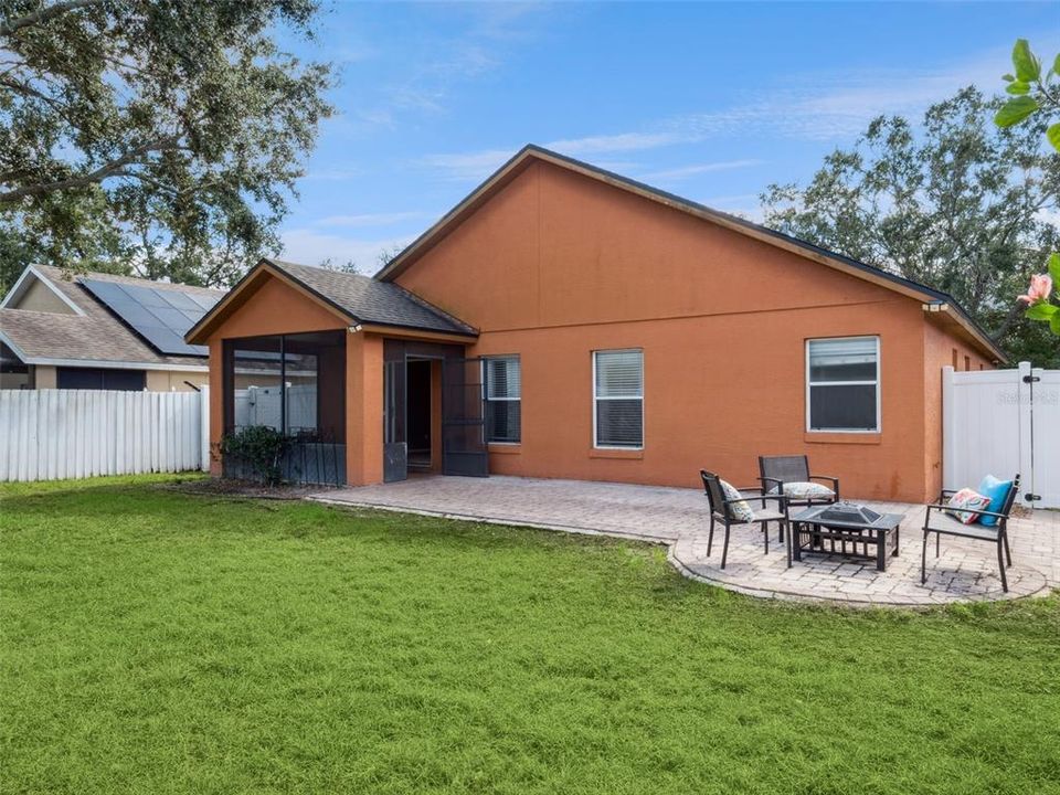 Под контрактом: $415,000 (3 спален, 2 ванн, 1560 Квадратных фут)