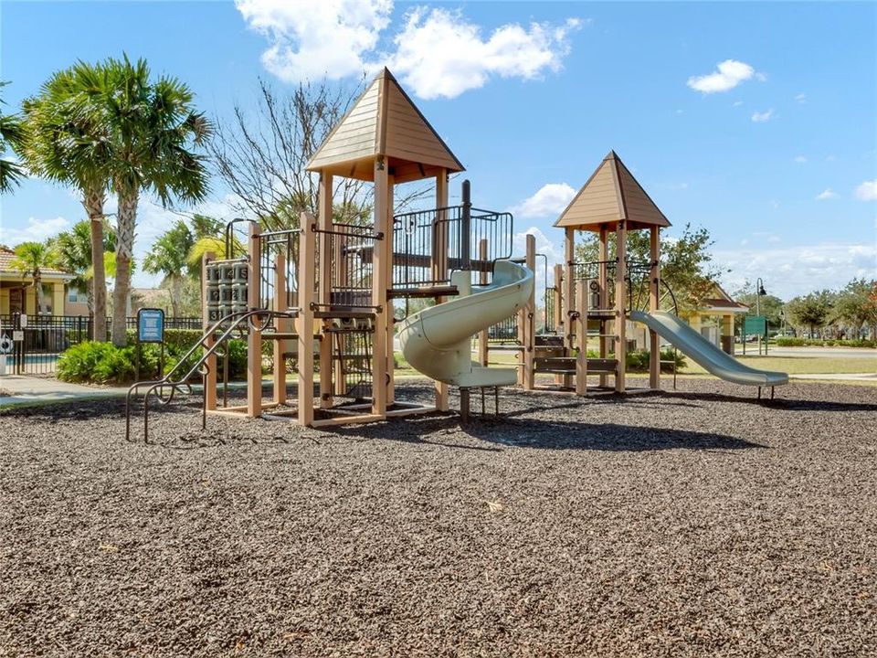 Под контрактом: $415,000 (3 спален, 2 ванн, 1560 Квадратных фут)