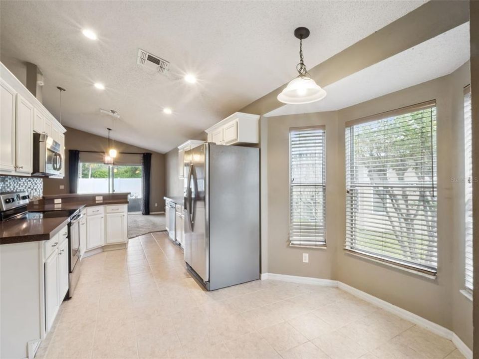 Под контрактом: $415,000 (3 спален, 2 ванн, 1560 Квадратных фут)