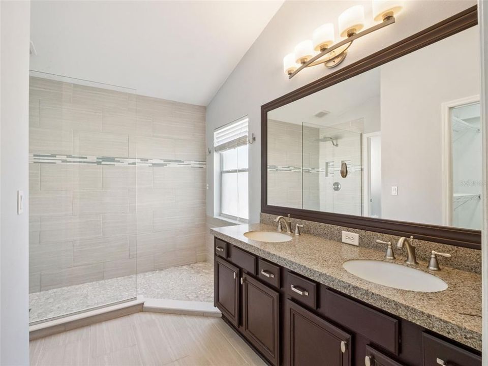 Под контрактом: $415,000 (3 спален, 2 ванн, 1560 Квадратных фут)