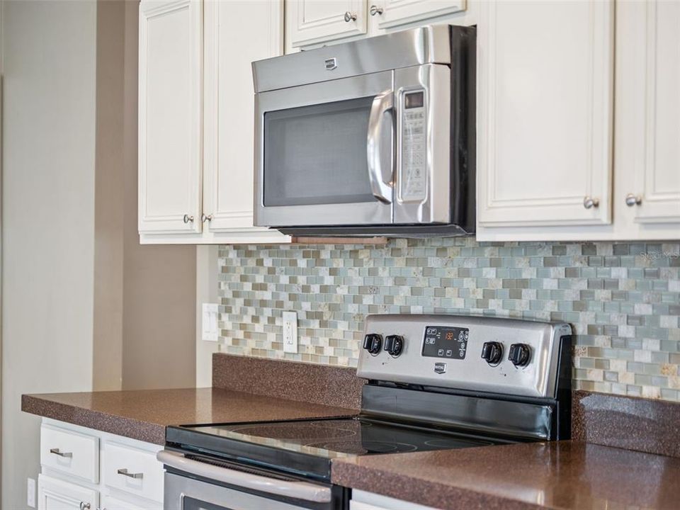 Под контрактом: $415,000 (3 спален, 2 ванн, 1560 Квадратных фут)