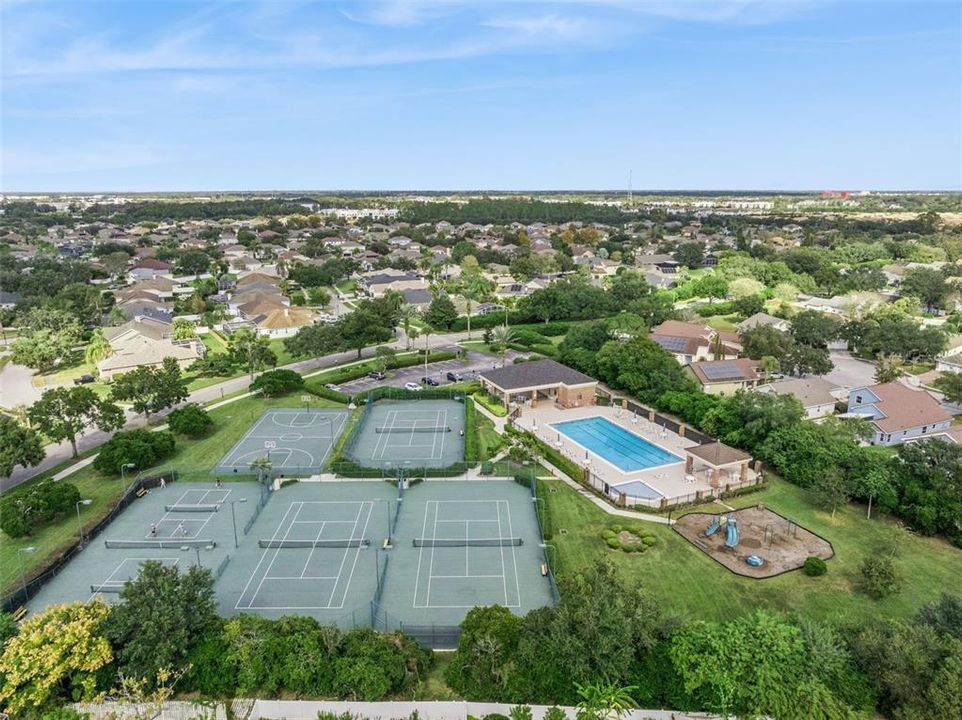 Под контрактом: $415,000 (3 спален, 2 ванн, 1560 Квадратных фут)