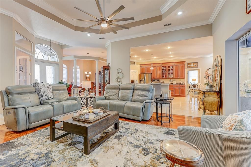 En Venta: $849,990 (4 camas, 3 baños, 3192 Pies cuadrados)