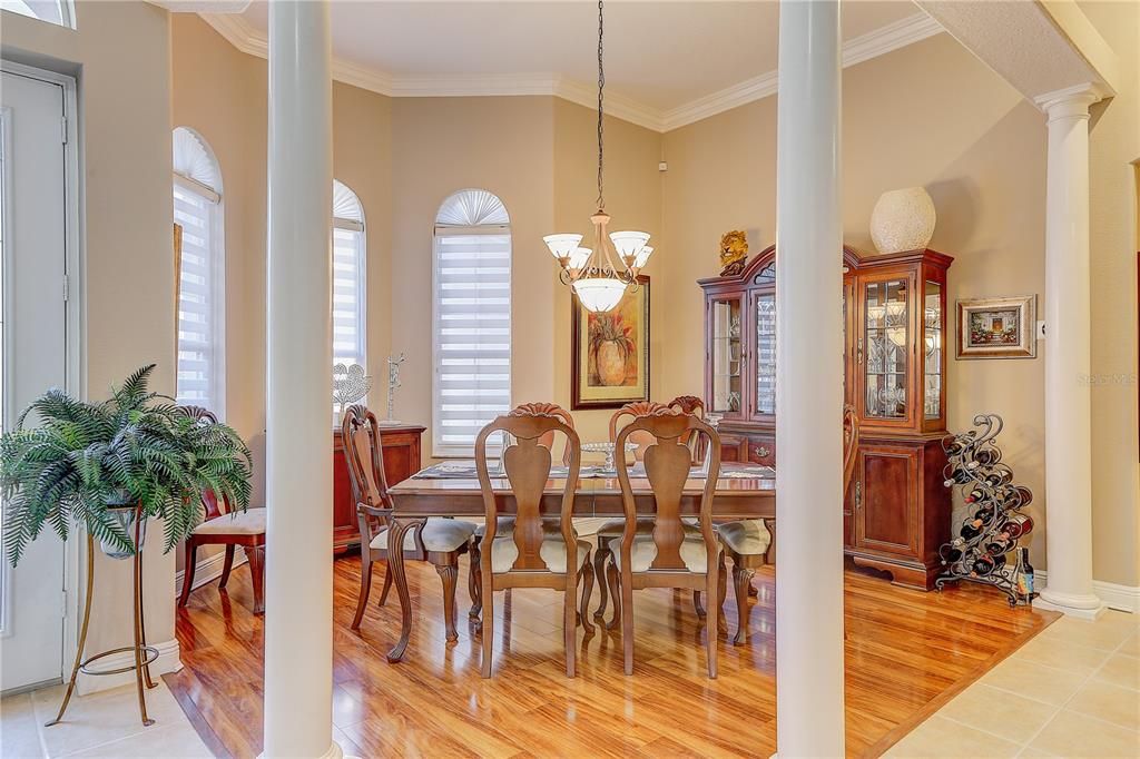 En Venta: $849,990 (4 camas, 3 baños, 3192 Pies cuadrados)