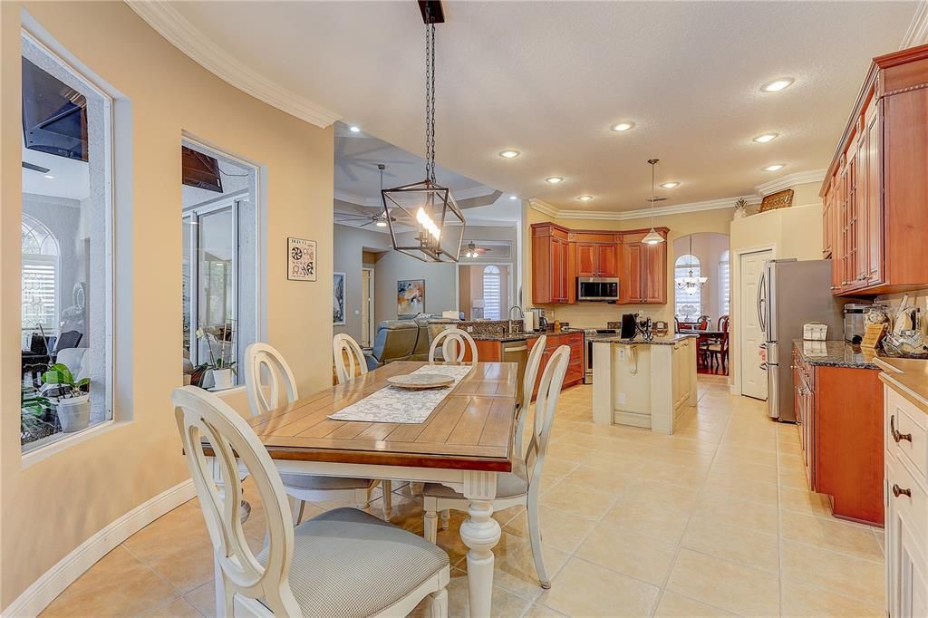 En Venta: $849,990 (4 camas, 3 baños, 3192 Pies cuadrados)