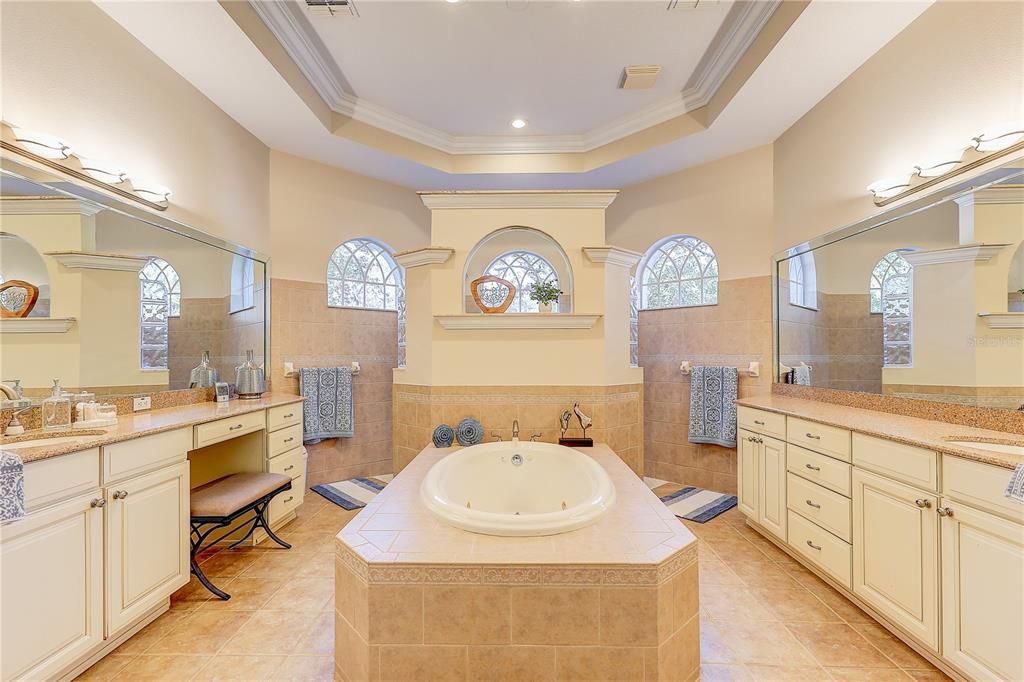 En Venta: $849,990 (4 camas, 3 baños, 3192 Pies cuadrados)