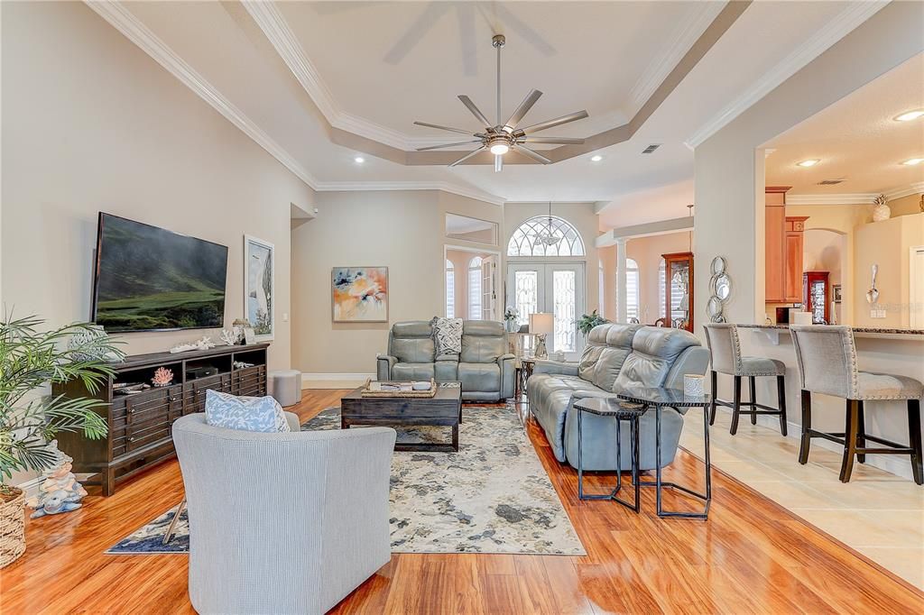 En Venta: $849,990 (4 camas, 3 baños, 3192 Pies cuadrados)