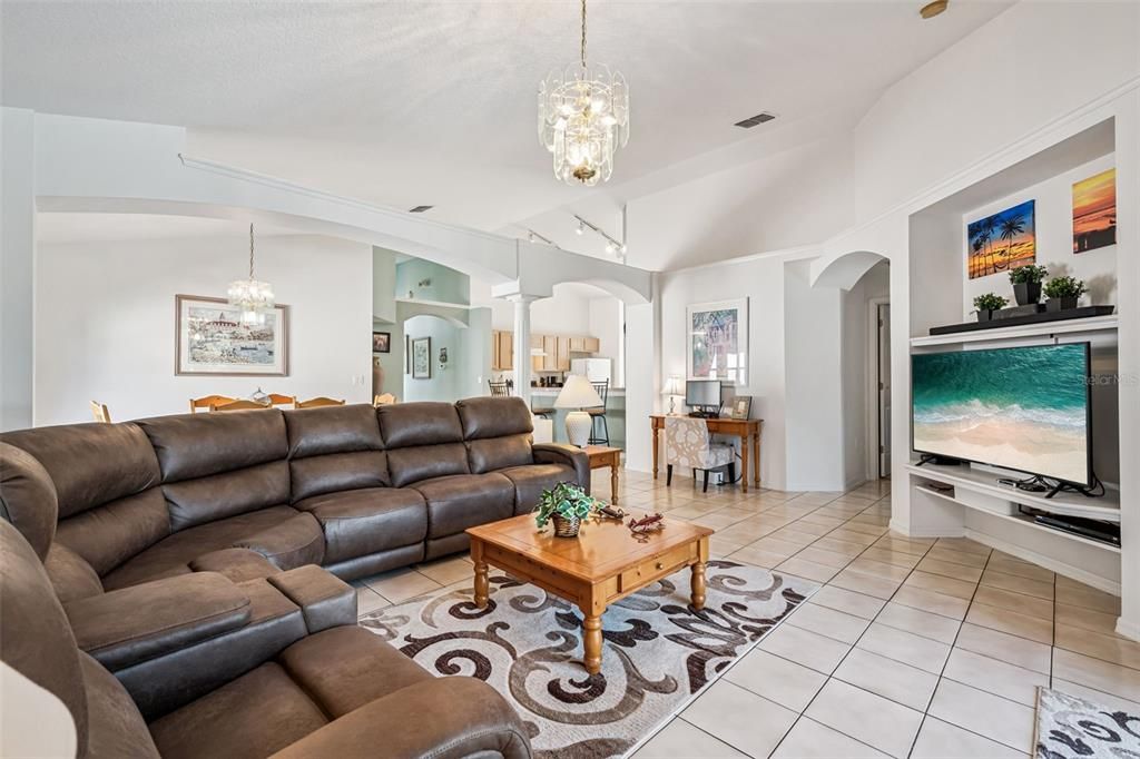 Active With Contract: $375,000 (4 beds, 2 baths, 1822 Square Feet)