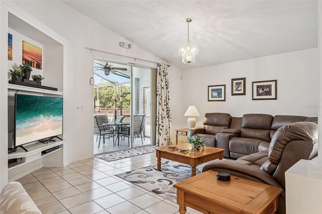 Active With Contract: $375,000 (4 beds, 2 baths, 1822 Square Feet)