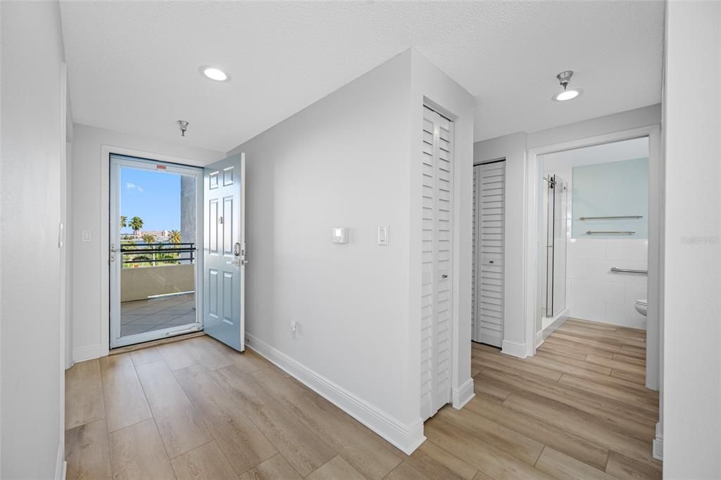 На продажу: $775,000 (2 спален, 2 ванн, 1300 Квадратных фут)