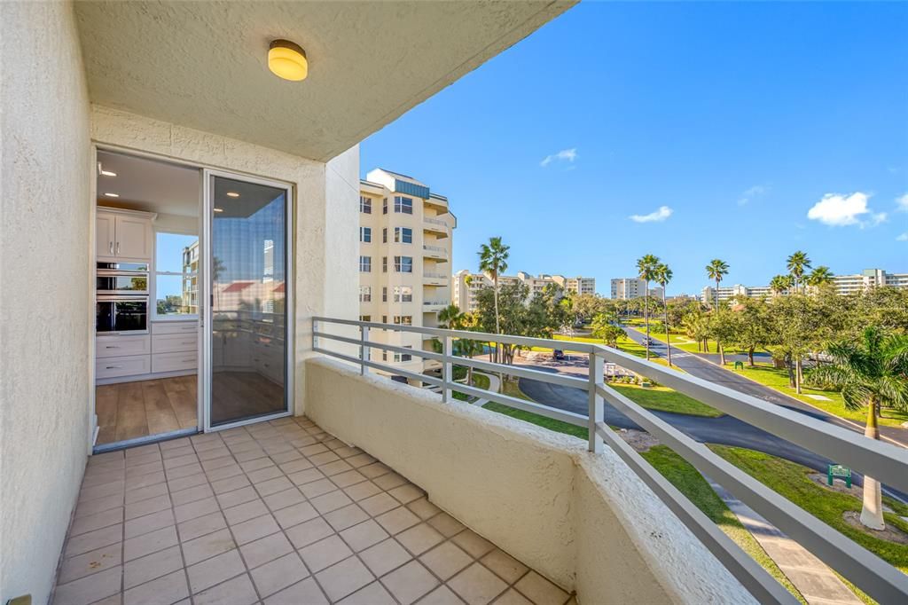 На продажу: $775,000 (2 спален, 2 ванн, 1300 Квадратных фут)