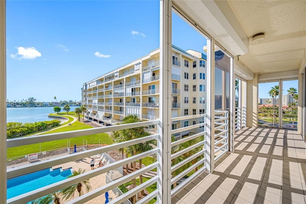 На продажу: $775,000 (2 спален, 2 ванн, 1300 Квадратных фут)