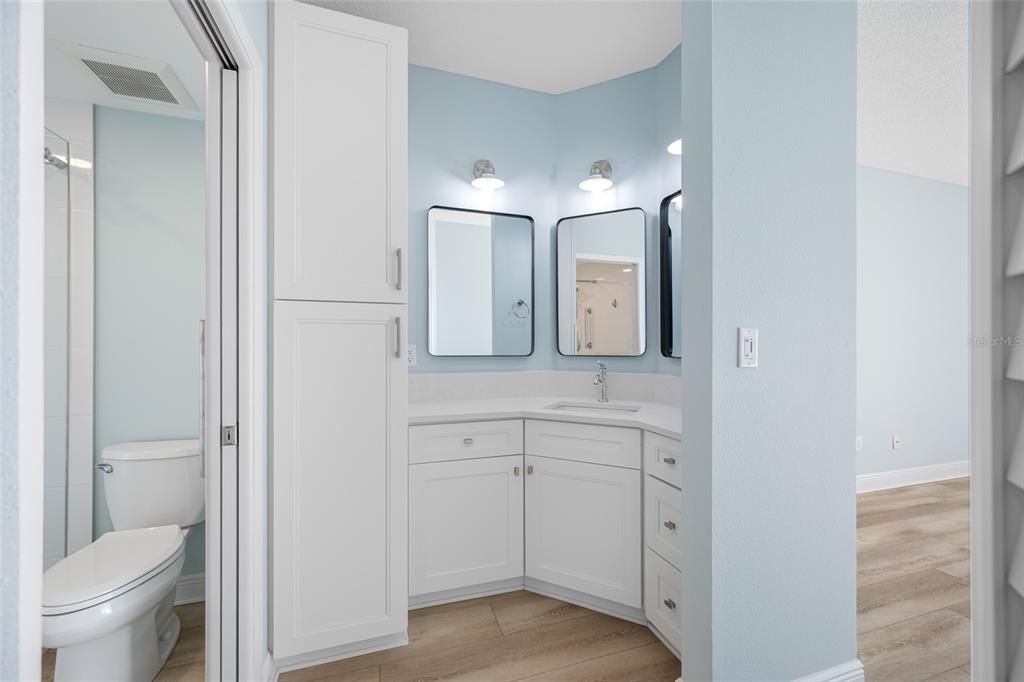 На продажу: $775,000 (2 спален, 2 ванн, 1300 Квадратных фут)