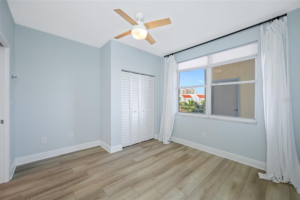 На продажу: $775,000 (2 спален, 2 ванн, 1300 Квадратных фут)